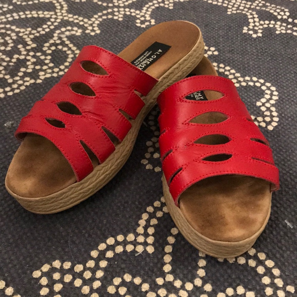 Low platform sandals